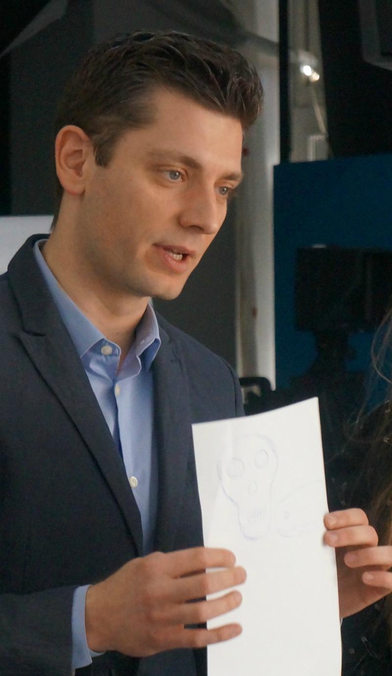 Valentin Butnaru, prezentatorul Observator, dă emoţii studenţilor IMA! 300790