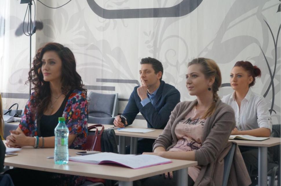 Valentin Butnaru, prezentatorul Observator, dă emoţii studenţilor IMA! 300791