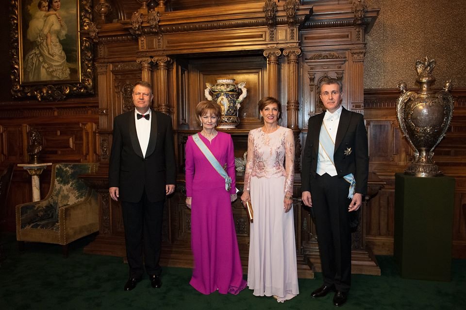 Klaus Iohannis şi prima doamnă, invitaţi la dineul oferit de Casa Regală la Castelul Peleş. Princepesa Margareta şi-a aniversat ziua de naştere