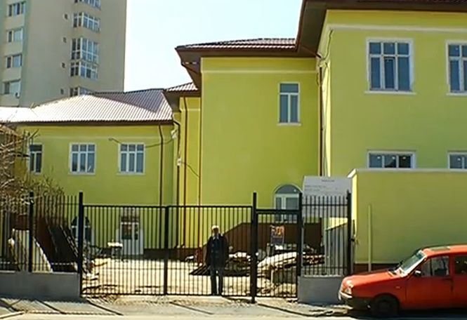 O şcoală gimnazială din Bucureşti este de 10 ani în reparaţii
