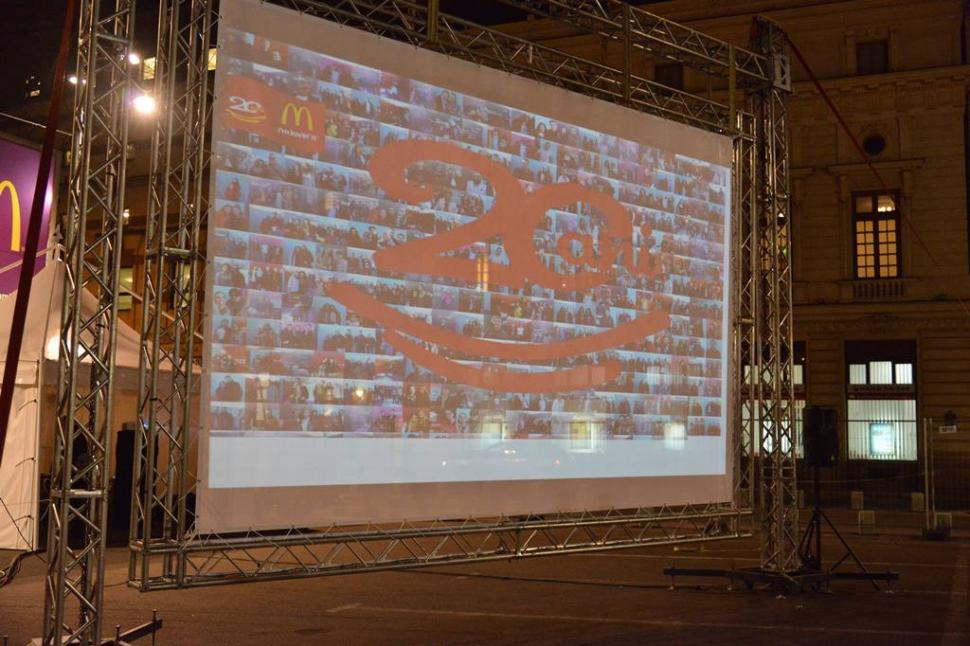 (P) McDonald’s România transformă Piața George Enescu într-un labirint de zâmbete 300868
