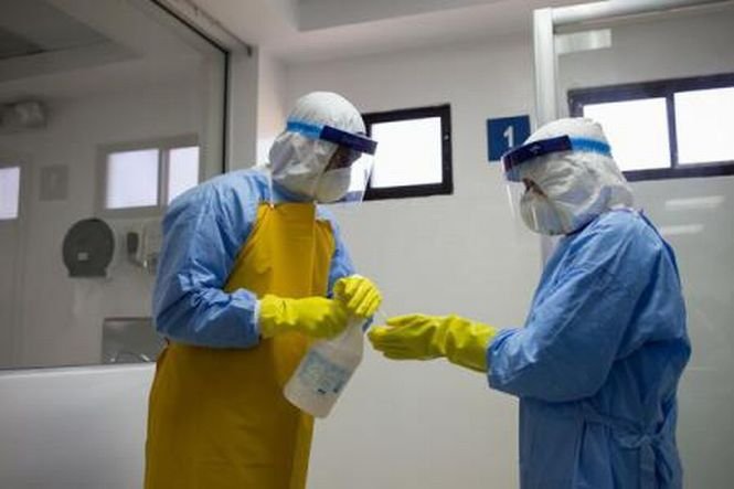 Două vaccinuri anti-Ebola au trecut cu succes primele teste clinice în spitalele din Liberia