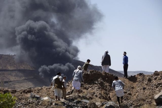 Yemen: 14 corpuri carbonizate au fost scoase dintr-un depozit de arme la Aden. Numărul morţilor se ridică la 75