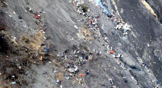 ULTIMELE DISCUŢII dintre piloţii avionului Germanwings prăbuşit. Pasagerii au avut timp să înţeleagă situaţia
