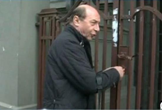 Una dintre vilele în care ar fi putut să se mute Traian Băsescu a fost scoasă la vânzare