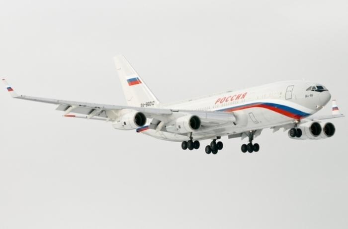 Noul avion al lui Putin concurează cu aeronavele şeicilor arabi. Mobila din interior este luxuriantă şi este decorată cu aur şi nestemate
