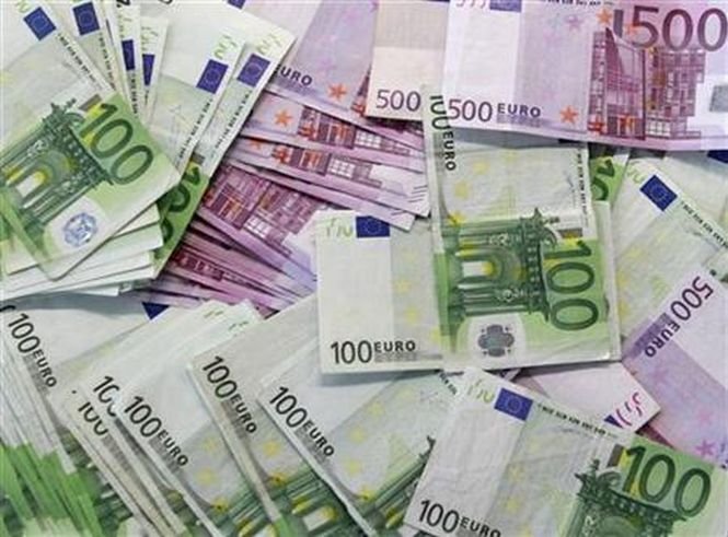 Curs BNR. Euro a crescut uşor, la 4,4090 lei, iar dolarul a urcat cu peste 5 bani, la 4,1115 lei
