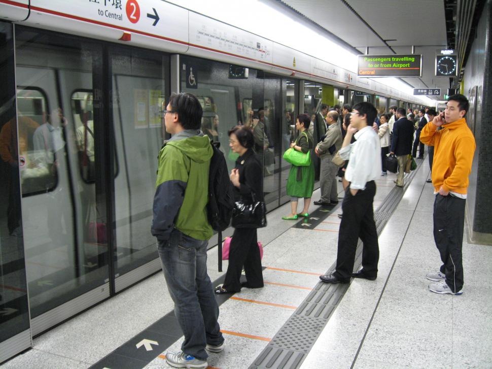 Metroul din Hong Kong, o afacere cu profit anual de miliarde