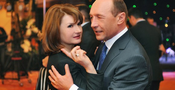 Băsescu, declaraţie stânjenitoare despre SOŢIA lui: &quot;De 40 de ani nu reuşesc să SCAP de ea&quot;