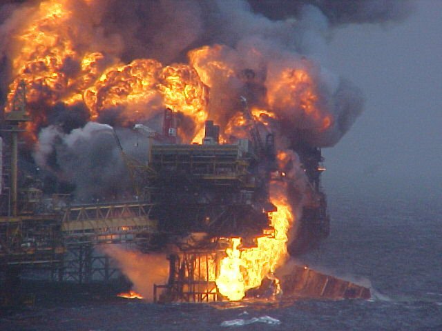 Cel puţin 4 morţi şi mai mulţi răniţi în urma unui incendiu pe o platformă petrolieră din Golful Mexic