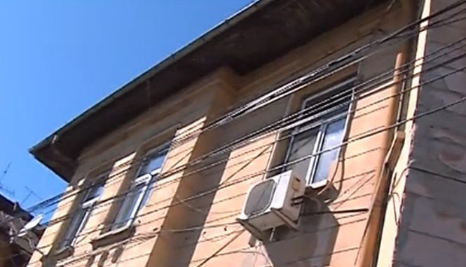 O familie din Bucureşti a ajuns în stradă după o decizie a unei magistrate condamnate