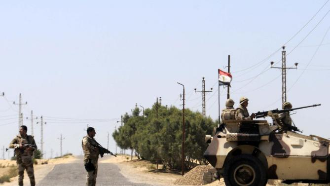 10 militari egipteni au fost ucişi în Peninsula Sinai