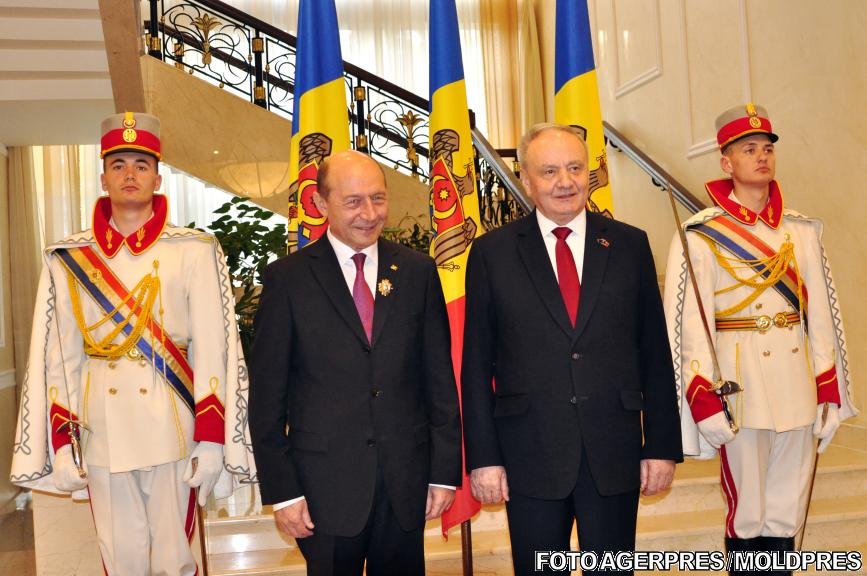 Băsescu nu a solicitat cetăţenia Republicii Moldova, aşa cum declarase că va face. De ce a amânat cererea