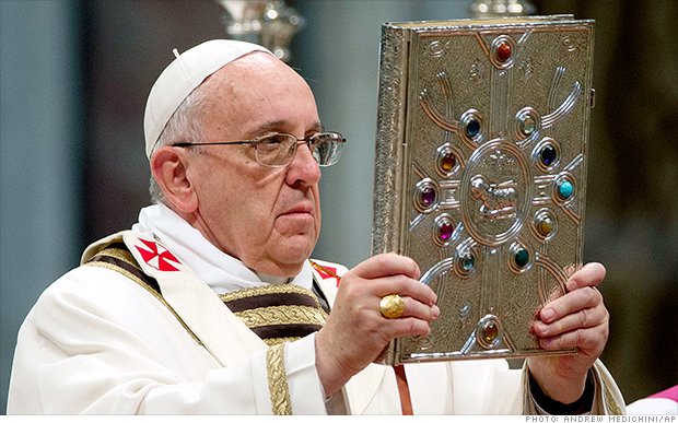 Papa Francisc le-a cerut preoţilor să nu aibă &quot;feţe acrite&quot; şi să nu fie &quot;plicticoşi&quot;