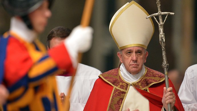 Papa Francisc condamnă persecuţia creştinilor în timpul slujbei din Vinerea Mare