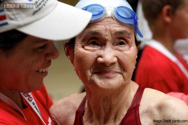 O japoneză în vârstă de 100 de ani doboară un record mondial la nataţie 