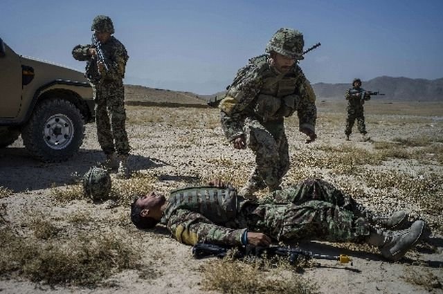 Optsprezece militari afgani, ucişi într-un atac al insurgenţilor talibani