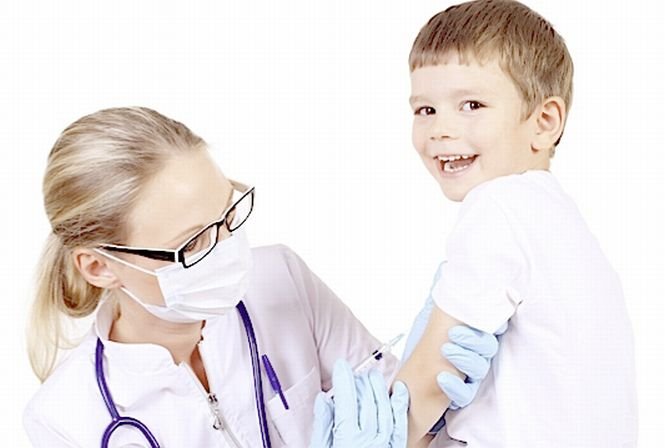 Părinţii care refuză să-şi vaccineze copiii nu mai primesc ajutoare sociale