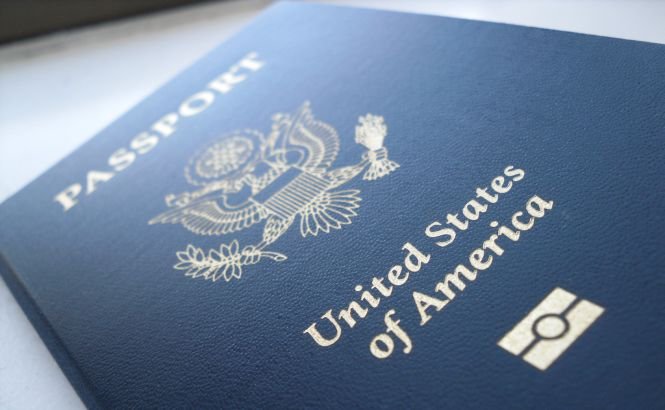 O treime dintre americanii care trăiesc în afara SUA vor să renunţe la cetăţenie