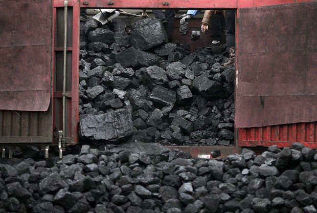 Captură revoltătoare făcută de poliţiştii gorjeni. 150 tone de cărbune, furate cu 17 camioane 