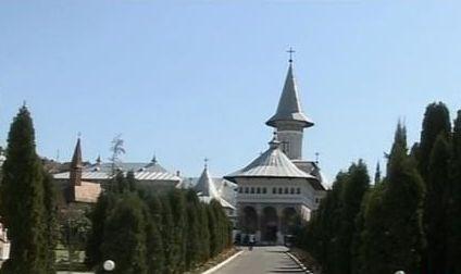 Maica stareţă de la Mănăstirea Sfintei Cruci din Oradea, trimisă în judecată pentru SPĂLARE DE BANI