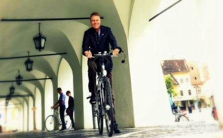 Iohannis: I am with the bicyclists, urging more people to ride bicycles