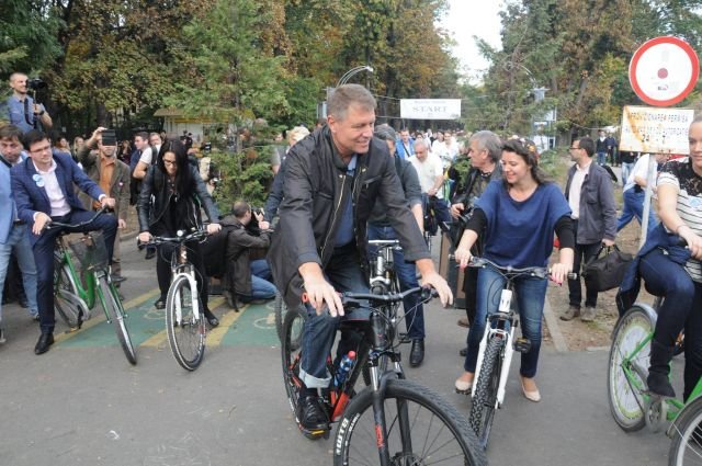 Iohannis îi îndeamnă pe români să meargă pe bicicletă: Îmbunătățirea calității vieții trebuie să reprezinte un obiectiv 