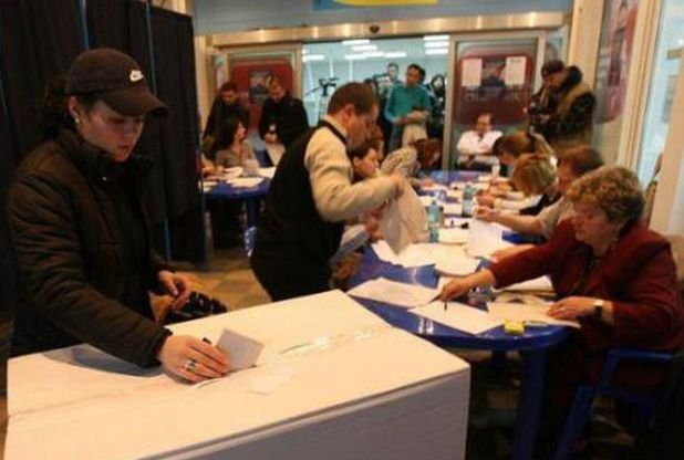 Românii ar putea fi amendaţi dacă nu se vor prezenta la vot