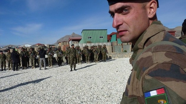 Francois Hollande extinde serviciul militar voluntar. Motivul nu e cel la care te-ai aştepta