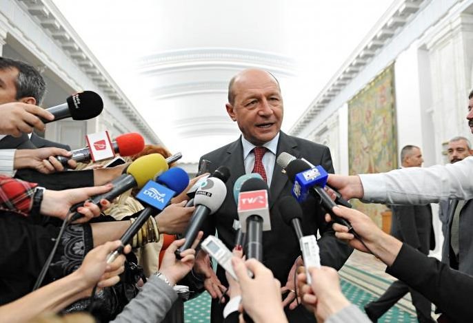 Subiectiv. Traian Băsescu insistă cu apărarea pentru Elena Udrea
