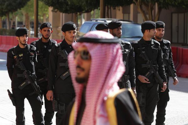 Într-o singură lună, SECURITATEA saudită a arestat sau exilat peste 170.000 de cetăţeni