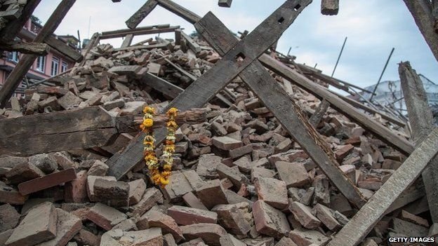 Nepal: Scos în viață de sub dărâmături la Kathmandu după 82 DE ORE de la cutremur 