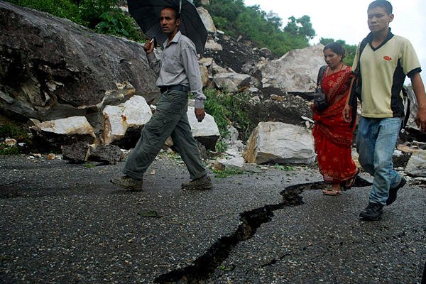 Cutremur în Nepal: Bilanțul a urcat la 6.204 de morți și aproape 14.000 de răniți
