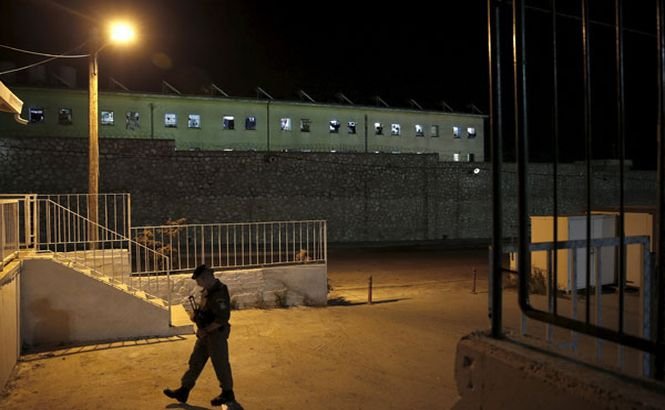 Grecia. Doi morţi şi 21 de răniţi într-un penitenciar din Atena