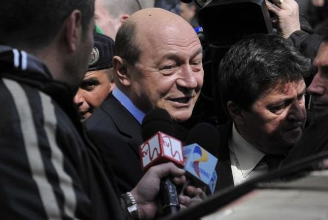 Traian Băsescu scapă de audieri în dosarul şpăgii fratelui său