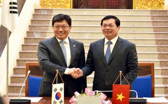 După doi ani de negocieri, Coreea de Sud şi Vietnam au semnat un acord de liber schimb comercial