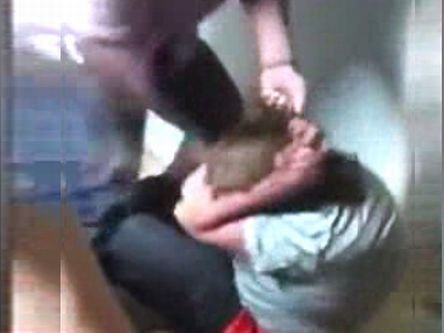 Incident violent într-o şcoală din Sibiu. Un elev a fost bătut de fratele unui coleg, în toaleta şcolii 