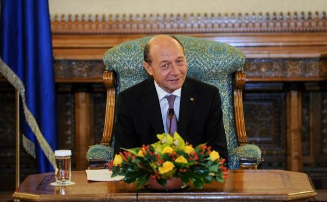 Băsescu, atac la Guvern şi preşedinte