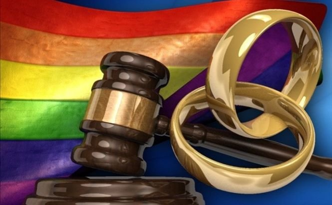 O femeie din Nebraska îi dă în judecată pe toţi homosexualii