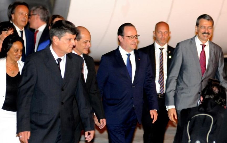 Francois Hollande s-a pronunţat în favoarea anulării embargoului american impus Cubei