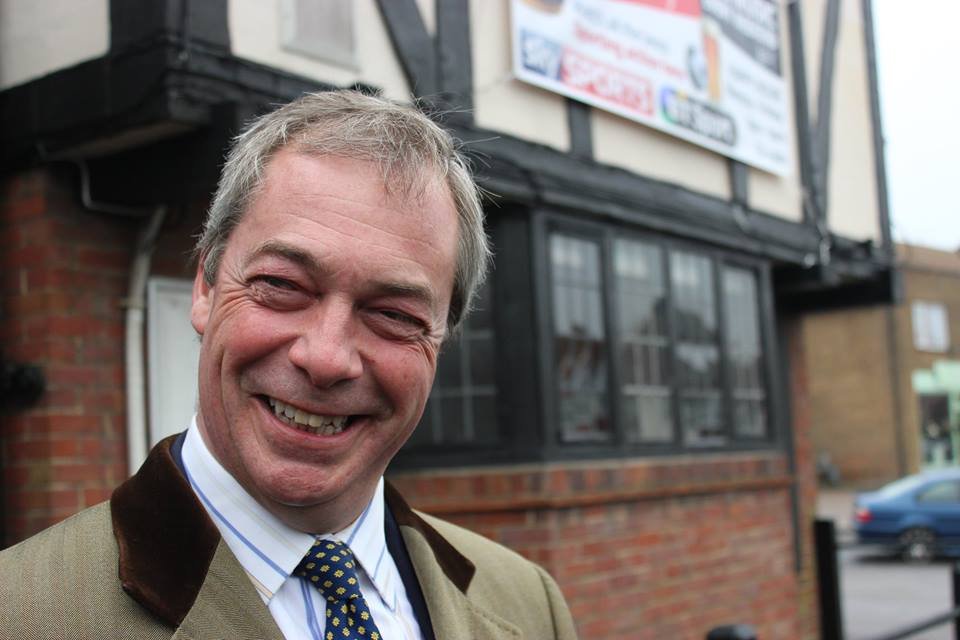 Nigel Farage s-a răzgândit asupra demisiei şi anunţă că rămâne liderul UKIP