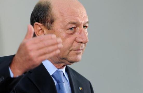 Încă un dosar pentru Traian Băsescu. Fostul preşedinte e cercetat pentru că şi-a dat singur casă