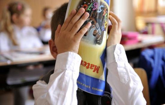 Învăţător din Giurgiu, ARESTAT pentru relaţii sexuale cu elevi de 6 ani