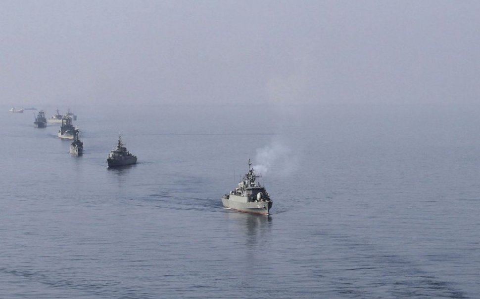 Nave iraniene au tras focuri de armă spre un vas comercial, în Golful Persic