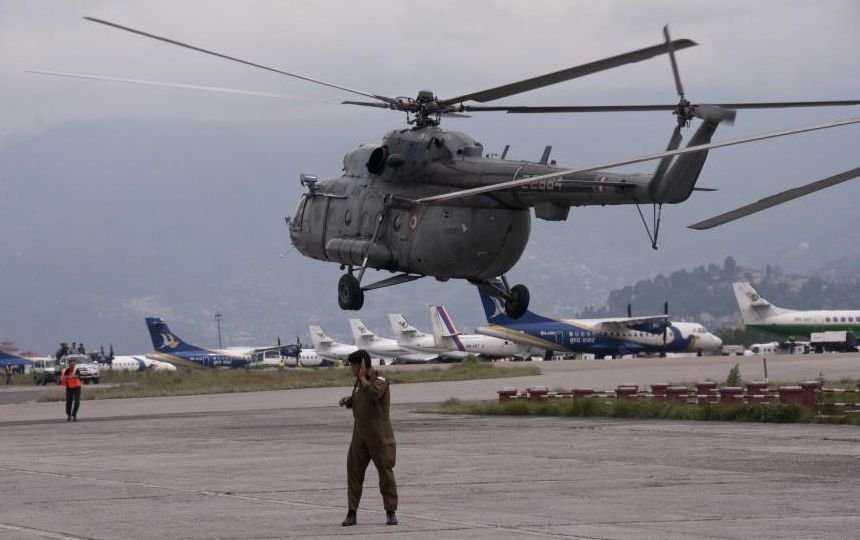Opt cadavre &quot;nerecognoscibile&quot;, găsite în epava elicopterului american prăbuşit în Nepal