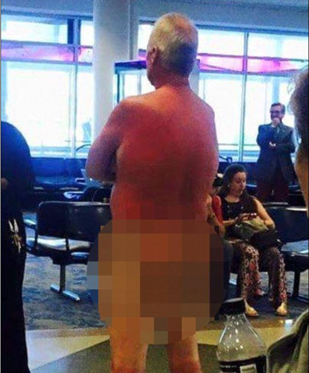 S-a DEZBRĂCAT în faţa călătorilor. Motivul pentru care acest bărbat a protestat la aeroport 307588