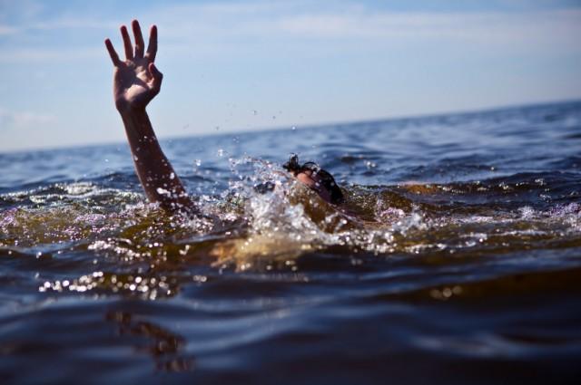 Bărbat salvat de la înec de pe malul canalului Dunăre Marea Neagră, în stare gravă