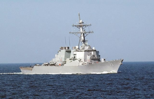 Distrugătorul american USS Ross va intra în Marea Neagră, &quot;pentru a promova pacea și stabilitatea în regiune&quot;