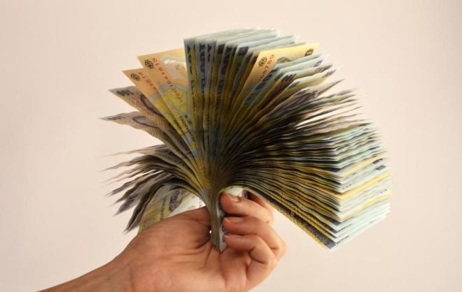 Income Magazine: Cum se vor modifica salariile românilor