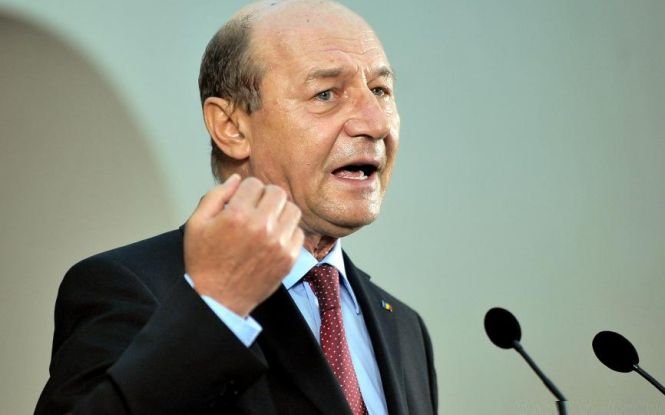 Traian Băsescu lansează un atac furibund la Tiberiu Niţu şi Victor Ponta: &quot;Cine sapă groapa altuia, cade singur în ea&quot;